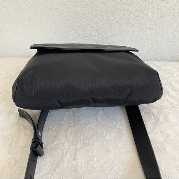 Tumi black nylon crossbody bag - Picture 6 of 12